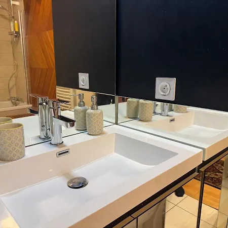 Apartment ღ Darwin - Parking, Terrasse, Proche Des Quais